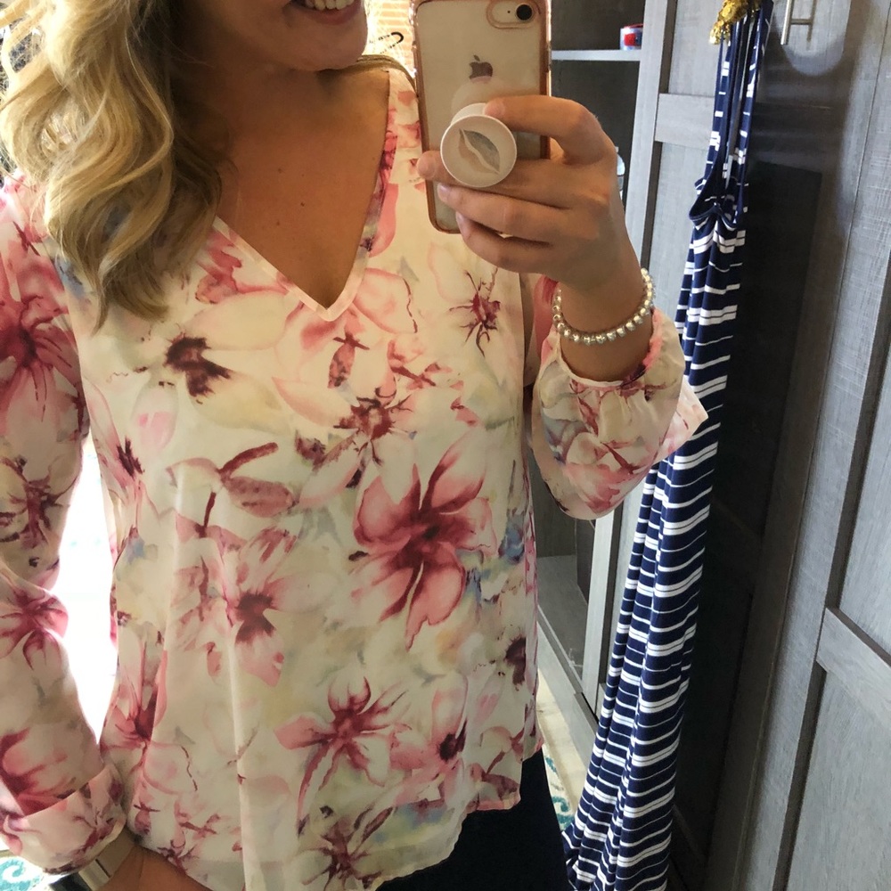 S-L Pretty in pink floral top - Picture 2 of 5